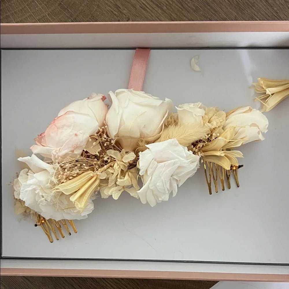 BHLDN x Les Couronnes de Victoire Preserved Floral Hair Comb Wedding Headpiece